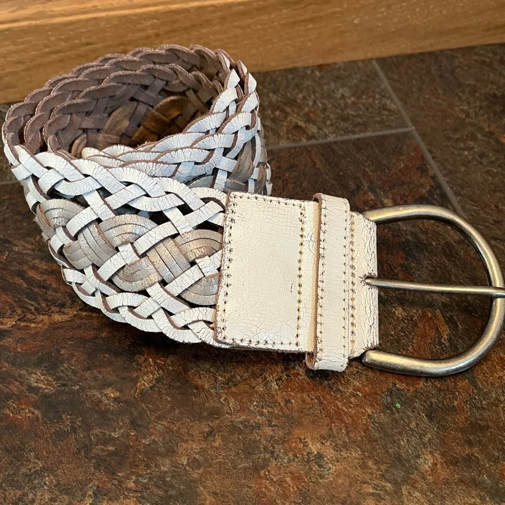 Hollister women’s leather wide braided off white,pewter silver color. Size XS-S